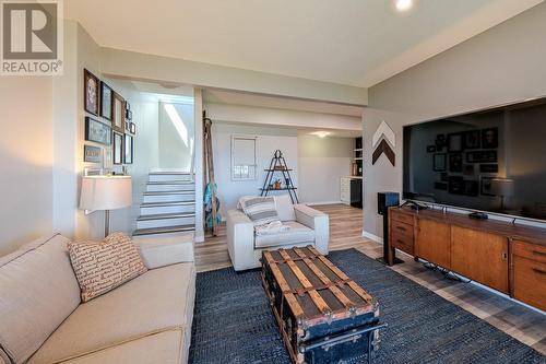 508 Balsam Court, Vernon, BC - Indoor Photo Showing Living Room