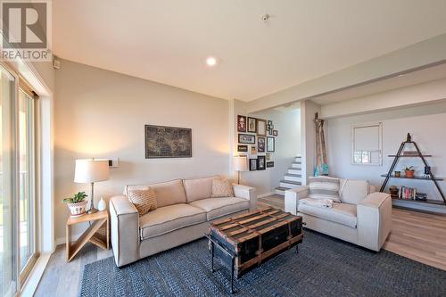 508 Balsam Court, Vernon, BC - Indoor Photo Showing Living Room