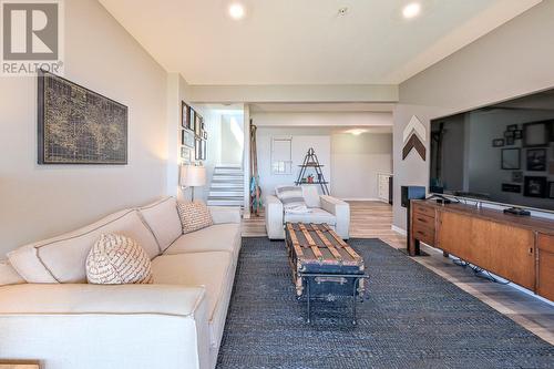 508 Balsam Court, Vernon, BC - Indoor Photo Showing Living Room