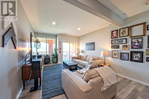 508 Balsam Court, Vernon, BC - Indoor Photo Showing Living Room