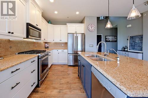 508 Balsam Court, Vernon, BC - Indoor Photo Showing Kitchen With Stainless Steel Kitchen With Double Sink With Upgraded Kitchen