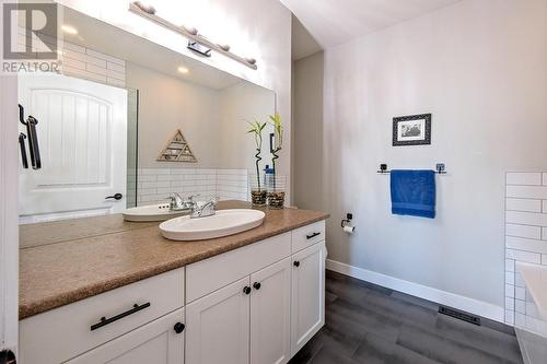 508 Balsam Court, Vernon, BC - Indoor Photo Showing Bathroom