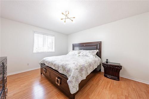 38 Meadowpoint Drive, Hamilton, ON - Indoor Photo Showing Bedroom