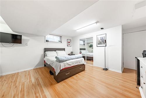 38 Meadowpoint Drive, Hamilton, ON - Indoor Photo Showing Bedroom