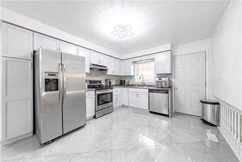 38 Meadowpoint Drive, Hamilton, ON - Indoor Photo Showing Kitchen