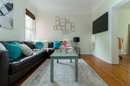 189 Stinson Street, Hamilton, ON - Indoor Photo Showing Living Room