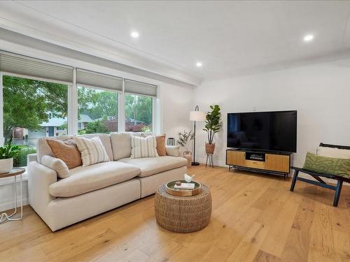 186 Old Orchard Road, Burlington, ON - Indoor Photo Showing Living Room