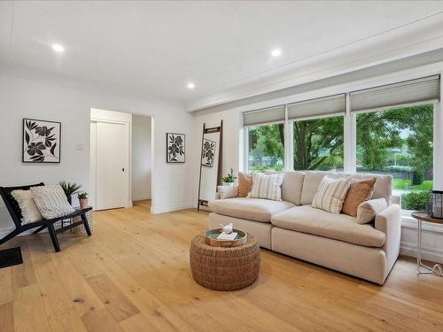 186 Old Orchard Road, Burlington, ON - Indoor Photo Showing Living Room