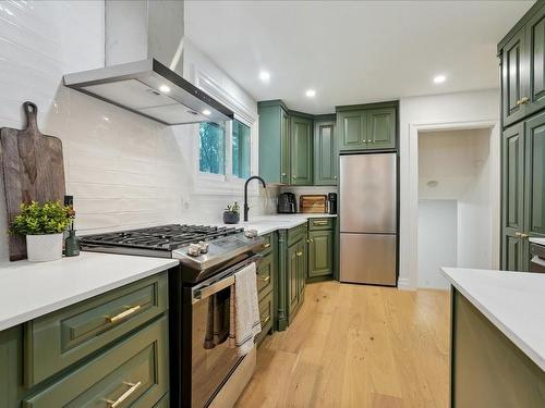 186 Old Orchard Road, Burlington, ON - Indoor Photo Showing Kitchen With Upgraded Kitchen