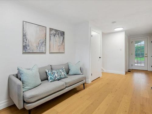 186 Old Orchard Road, Burlington, ON - Indoor Photo Showing Living Room