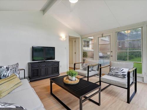 186 Old Orchard Road, Burlington, ON - Indoor Photo Showing Living Room