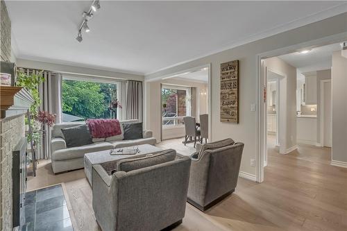 2188 Donald Road, Burlington, ON - Indoor Photo Showing Living Room