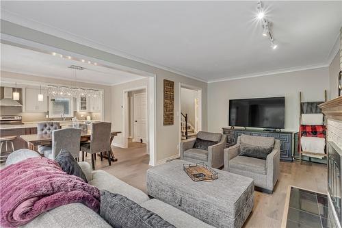 2188 Donald Road, Burlington, ON - Indoor Photo Showing Living Room