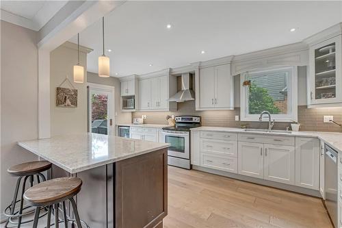 2188 Donald Road, Burlington, ON - Indoor Photo Showing Kitchen With Upgraded Kitchen