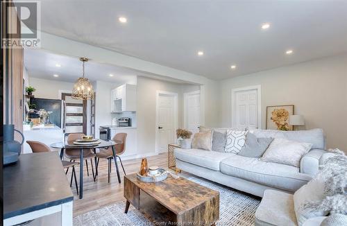 1086 Brock Street, Windsor, ON - Indoor Photo Showing Living Room