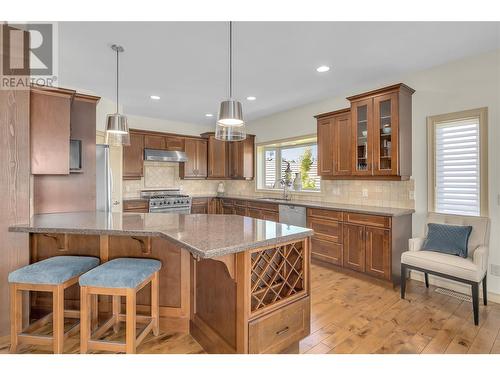 2037 Capistrano Drive, Kelowna, BC - Indoor Photo Showing Kitchen