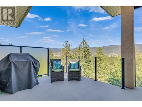 2037 Capistrano Drive, Kelowna, BC - Outdoor With Exterior