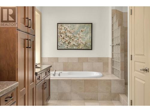 2037 Capistrano Drive, Kelowna, BC - Indoor Photo Showing Bathroom