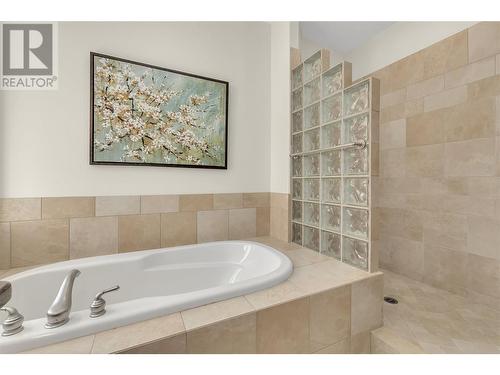 2037 Capistrano Drive, Kelowna, BC - Indoor Photo Showing Bathroom