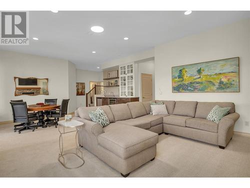 2037 Capistrano Drive, Kelowna, BC - Indoor Photo Showing Living Room