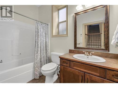 2037 Capistrano Drive, Kelowna, BC - Indoor Photo Showing Bathroom