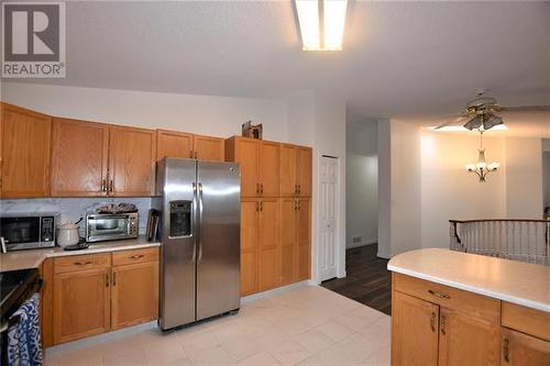 4904 Valleyview Place, Vernon, BC - Indoor Photo Showing Kitchen