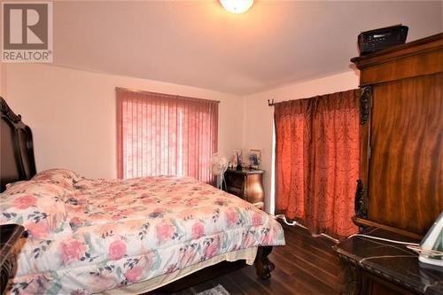 4904 Valleyview Place, Vernon, BC - Indoor Photo Showing Bedroom