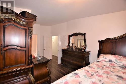 4904 Valleyview Place, Vernon, BC - Indoor Photo Showing Bedroom