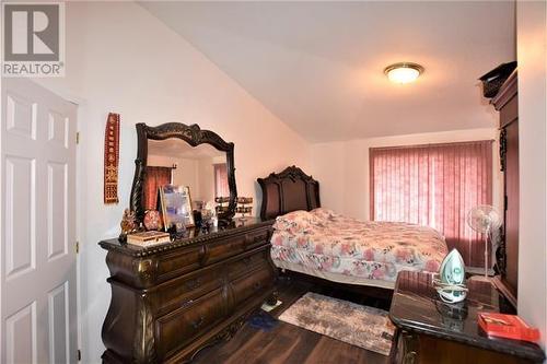 4904 Valleyview Place, Vernon, BC - Indoor Photo Showing Bedroom