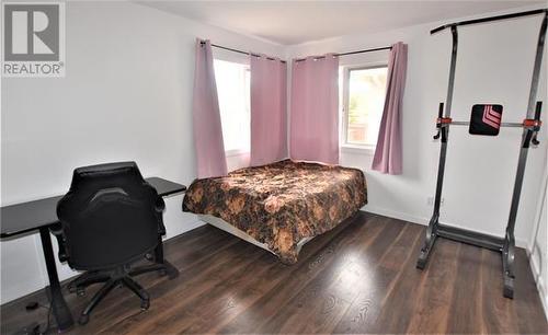 4904 Valleyview Place, Vernon, BC - Indoor Photo Showing Bedroom