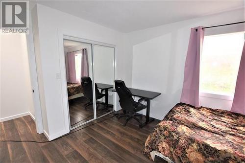 4904 Valleyview Place, Vernon, BC - Indoor Photo Showing Bedroom