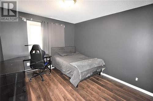 4904 Valleyview Place, Vernon, BC - Indoor Photo Showing Bedroom