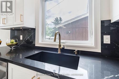 603 Royal York Road, Toronto (Stonegate-Queensway), ON - Indoor Photo Showing Kitchen