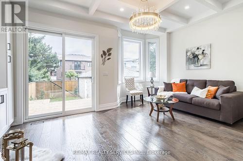 603 Royal York Road, Toronto (Stonegate-Queensway), ON - Indoor Photo Showing Living Room