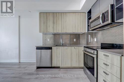 615 - 10 De Boers Drive, Toronto (York University Heights), ON - Indoor Photo Showing Kitchen