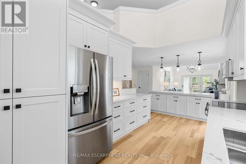 2 - 1173 Bellview Crescent, Burlington, ON - Indoor Photo Showing Kitchen With Upgraded Kitchen