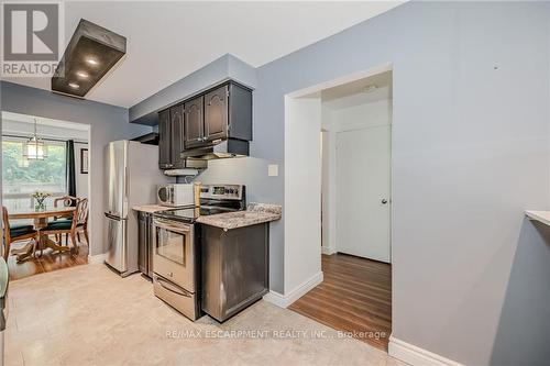 14 - 1548 Newlands Crescent, Burlington (Palmer), ON - Indoor Photo Showing Kitchen With Stainless Steel Kitchen