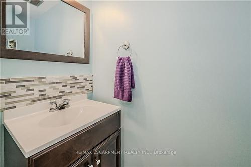 14 - 1548 Newlands Crescent, Burlington (Palmer), ON - Indoor Photo Showing Bathroom