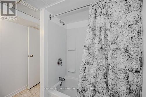 14 - 1548 Newlands Crescent, Burlington, ON - Indoor Photo Showing Bathroom