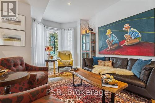 109 Ontario Avenue, Hamilton, ON - Indoor Photo Showing Living Room