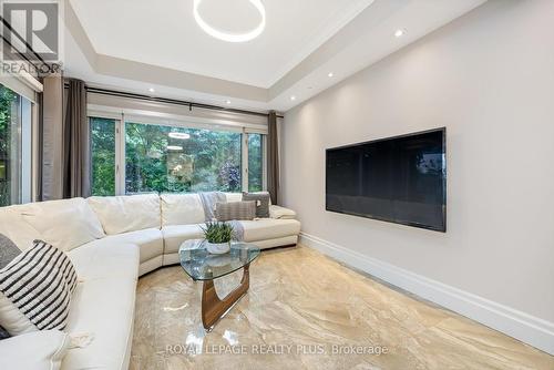 177 Breezy Pines Drive, Mississauga, ON - Indoor Photo Showing Living Room