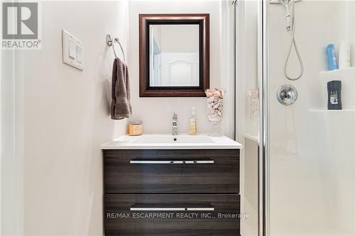 19 Tallforest Trail, Hamilton, ON - Indoor Photo Showing Bathroom