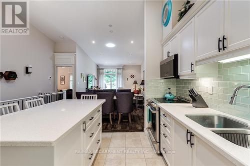 19 Tallforest Trail, Hamilton, ON - Indoor Photo Showing Kitchen With Double Sink With Upgraded Kitchen