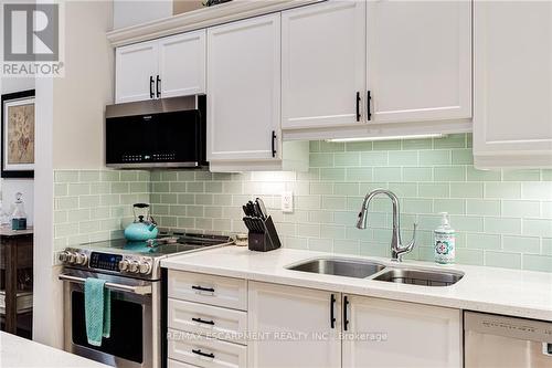 19 Tallforest Trail, Hamilton, ON - Indoor Photo Showing Kitchen With Double Sink With Upgraded Kitchen