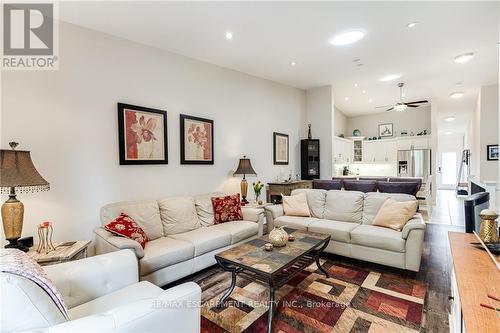 19 Tallforest Trail, Hamilton, ON - Indoor Photo Showing Living Room