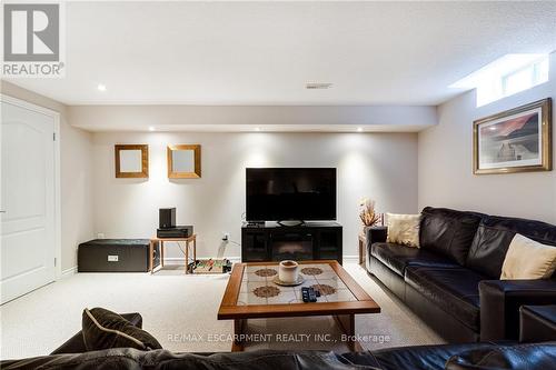 19 Tallforest Trail, Hamilton, ON - Indoor Photo Showing Living Room