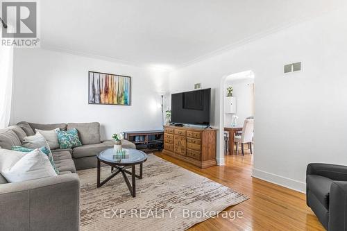 138 Westchester Crescent, St. Catharines, ON - Indoor Photo Showing Living Room