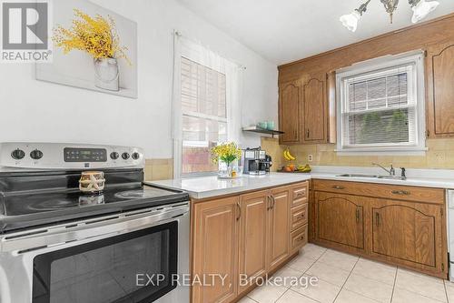 138 Westchester Crescent, St. Catharines, ON - Indoor Photo Showing Kitchen With Double Sink