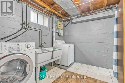 138 Westchester Crescent, St. Catharines, ON - Indoor Photo Showing Laundry Room