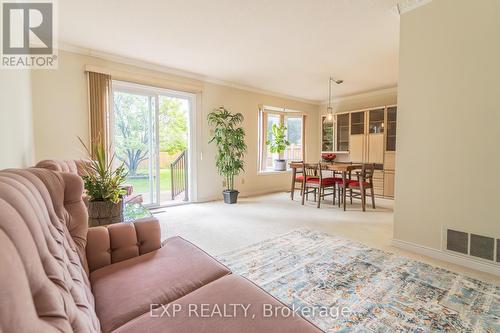 1666 Shale Oak Mews S, Mississauga (Rathwood), ON - Indoor Photo Showing Living Room